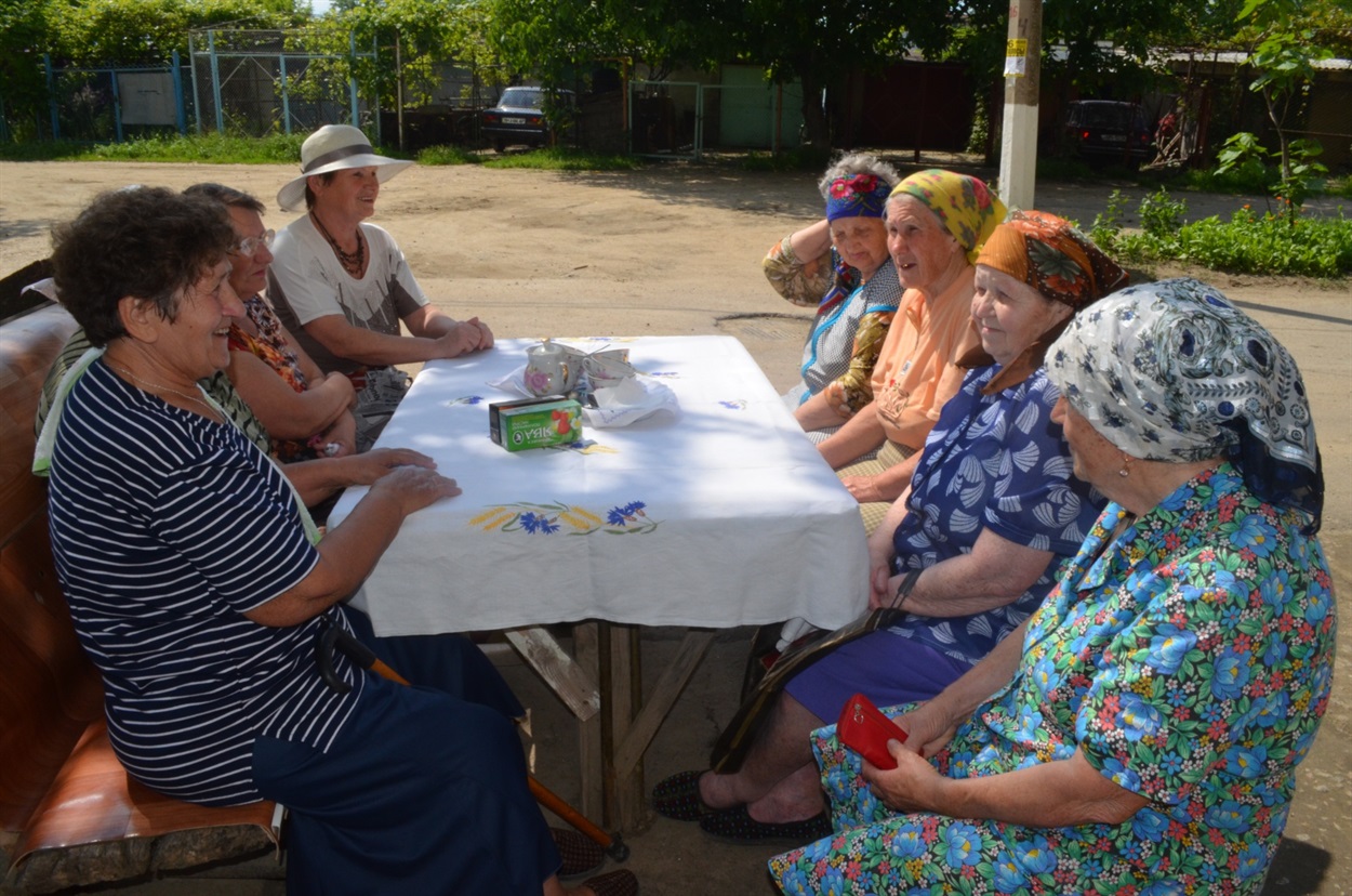 Раніше жінки могли збиратися тільки в теплу пору року біля одного з будинків, 2016 рік