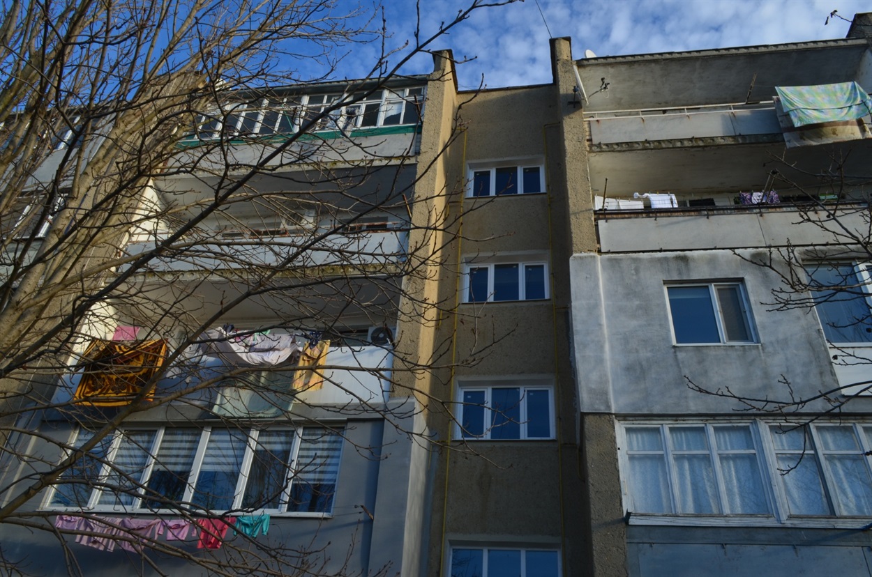 У всіх під'їздах тепер нові склопакети - стало значно тепліше