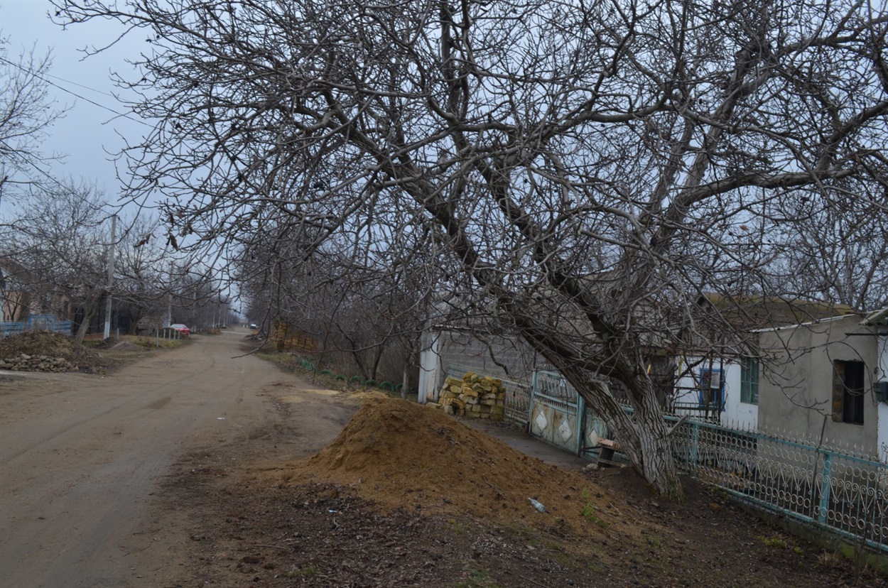Будматеріали майже біля кожного подвір'я