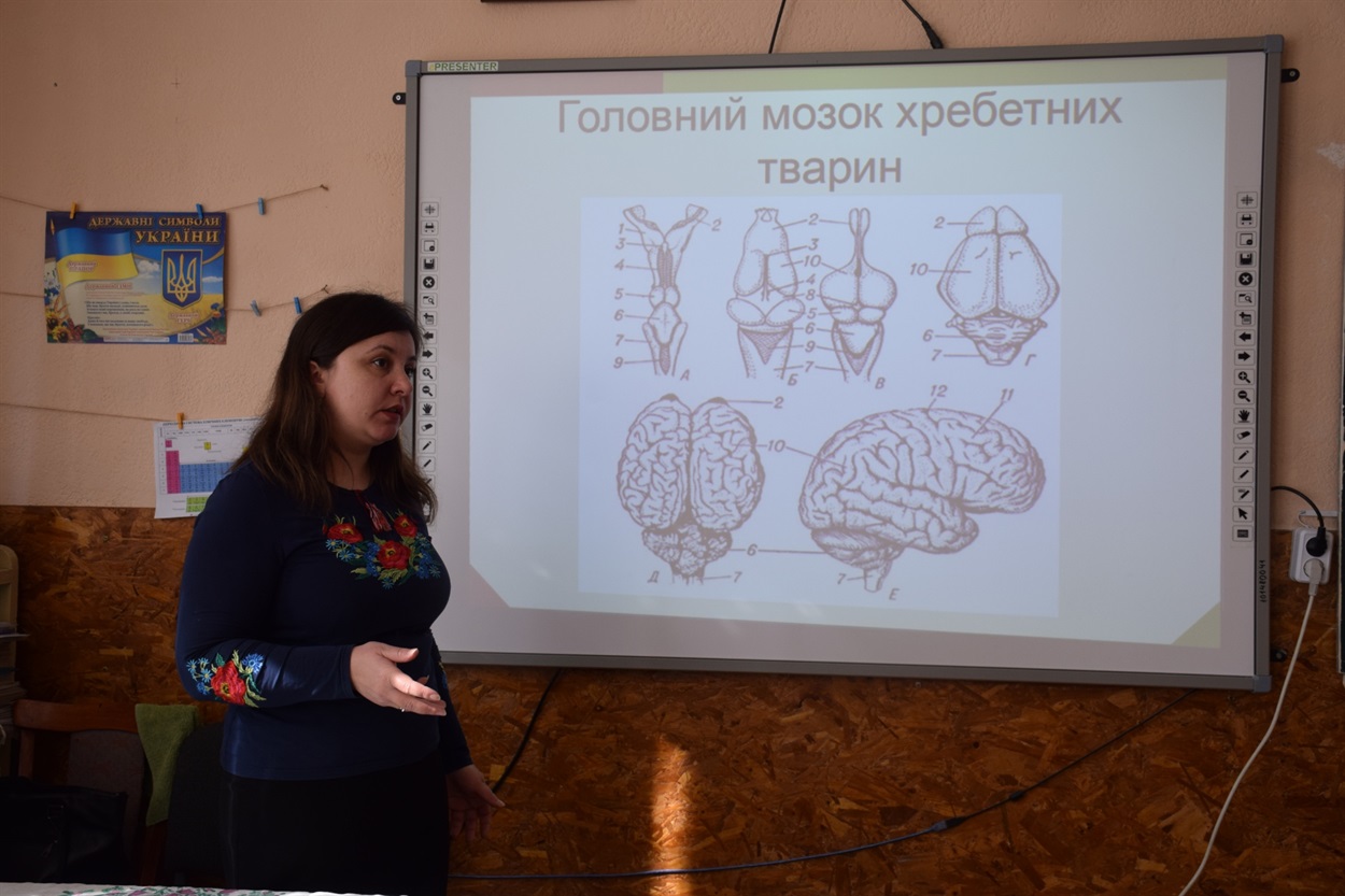 Катерина Авраменко під час проведення уроку