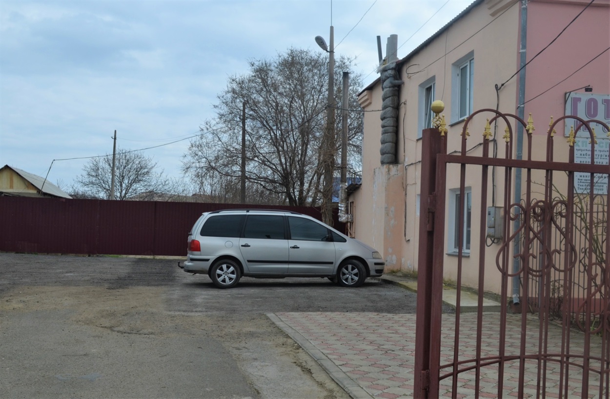 Стоянка готелю