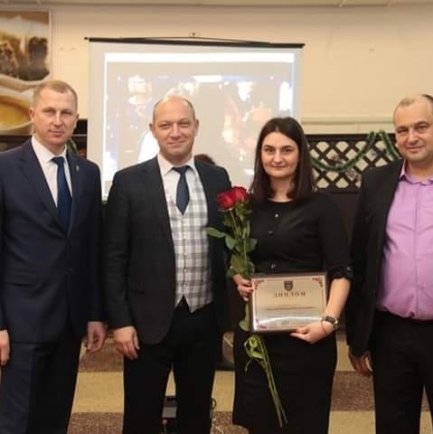 У 2019 році Олена Проценко виграла конкурс, який проходив серед викладачів вузу, та отримала відзнаку за найвідповідальніше ставлення до організації навчального процесу 