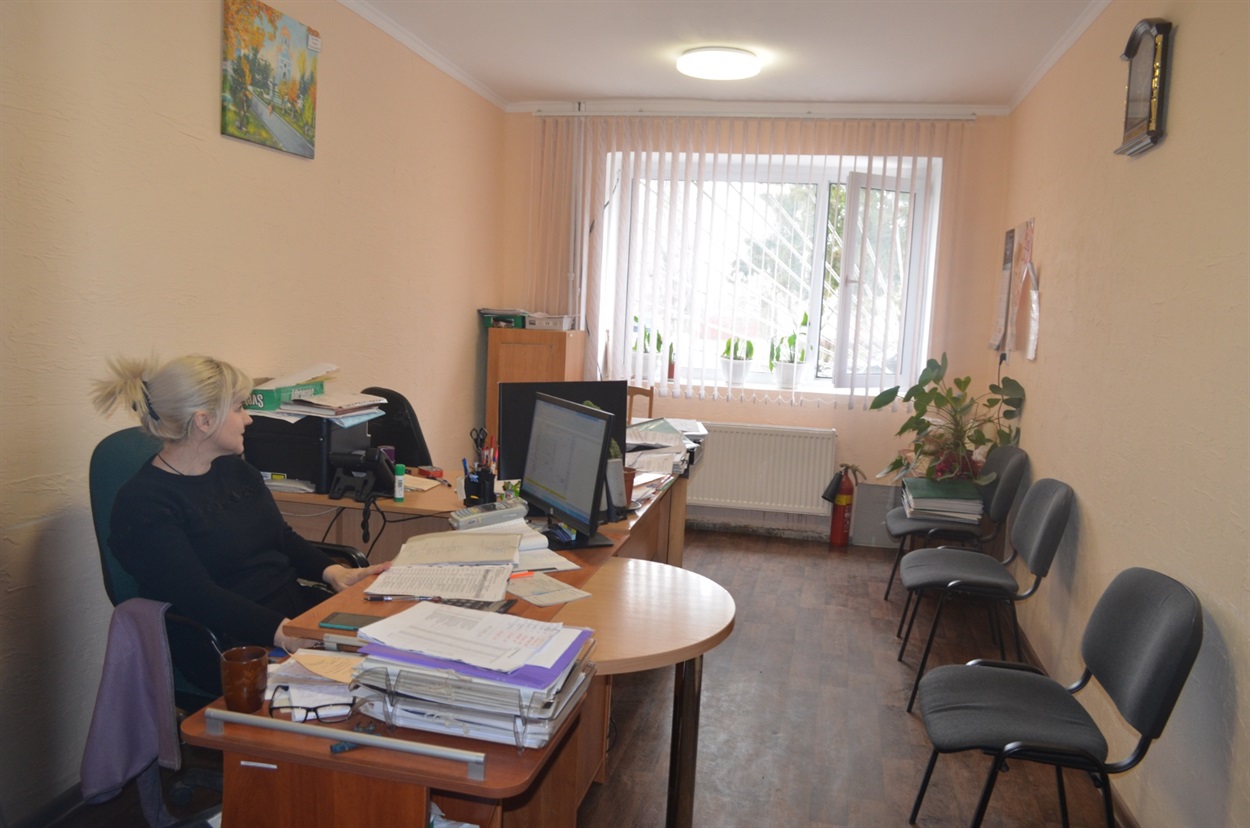 На стіні - картина, яку подарувала комунальникам вдячна за їх роботу мешканка Біляївки