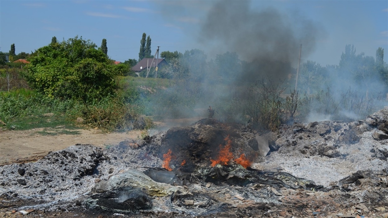 Так горіло сміття на вулиці Кіпенко в Біляївці