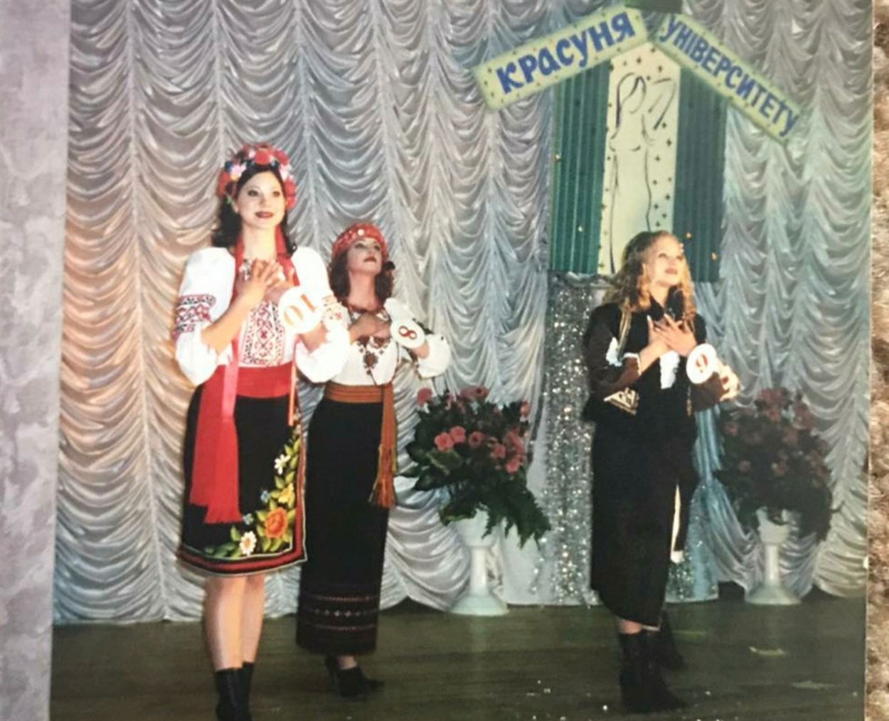 Конкурс Красуня університету - Зоя на передньому плані