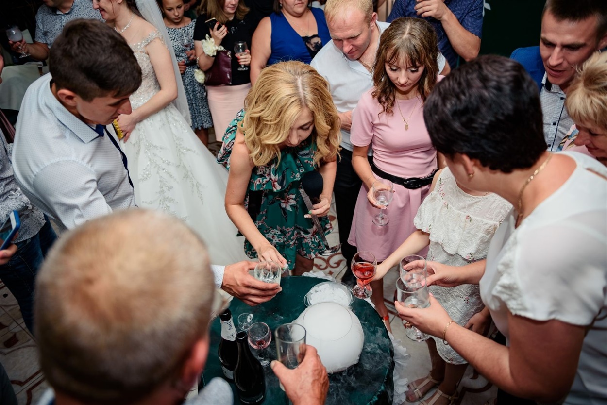 На весіллях часто доводиться імпровізувати 
