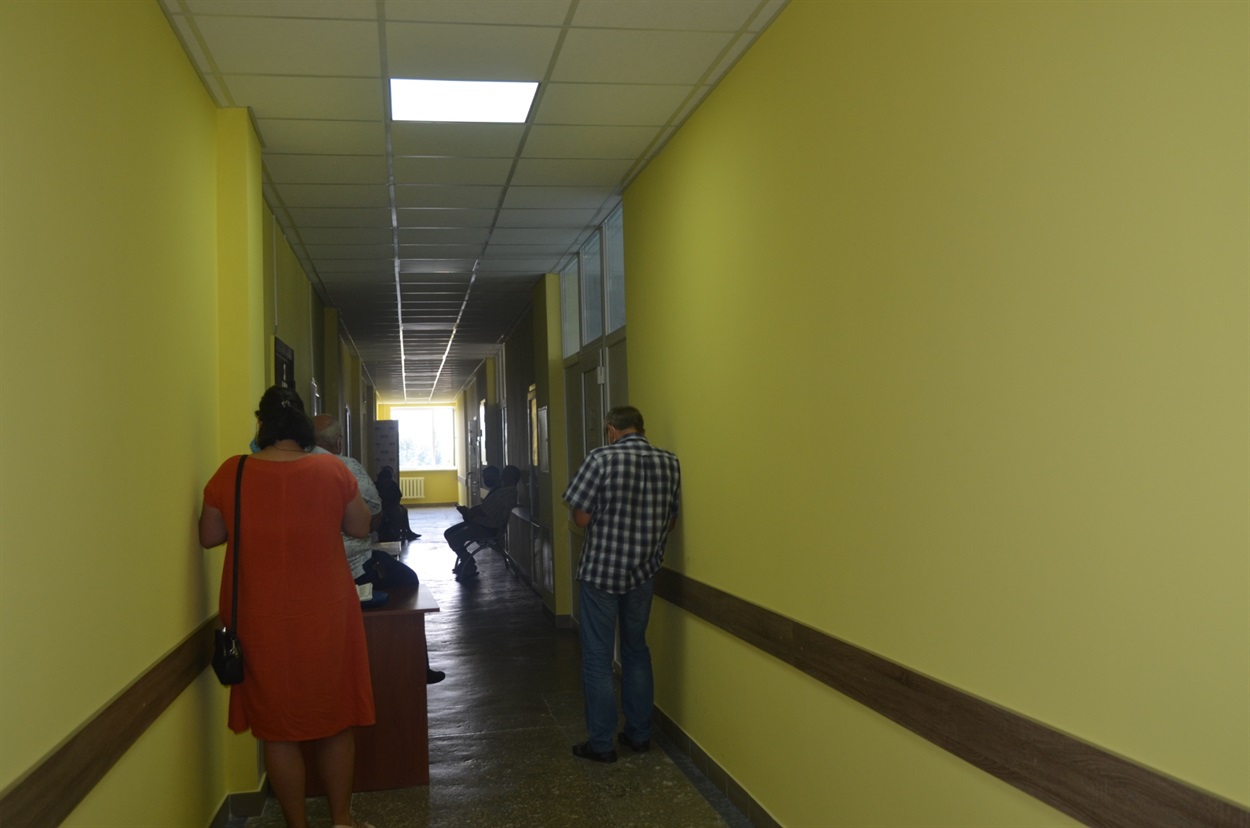 Попри карантин у лікарні є люди, які приходять за електронними направленнями сімейних лікарів, або лягають на планові операції