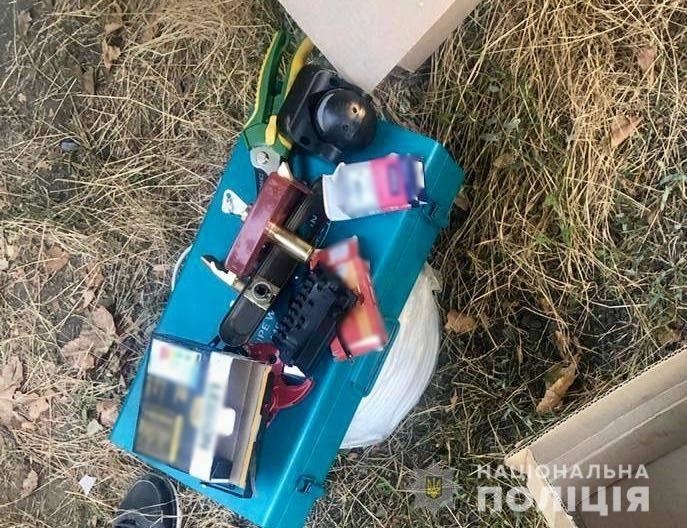 Фото речей, що вилучили