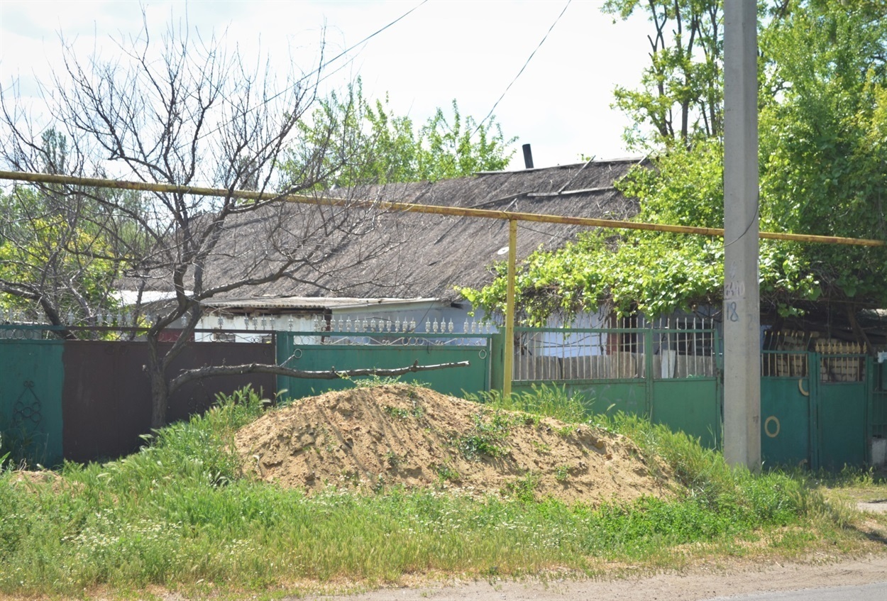 В такий ситуаціях інспектор виписує припис прибрати будівельні матеріали. Фото 2019 року