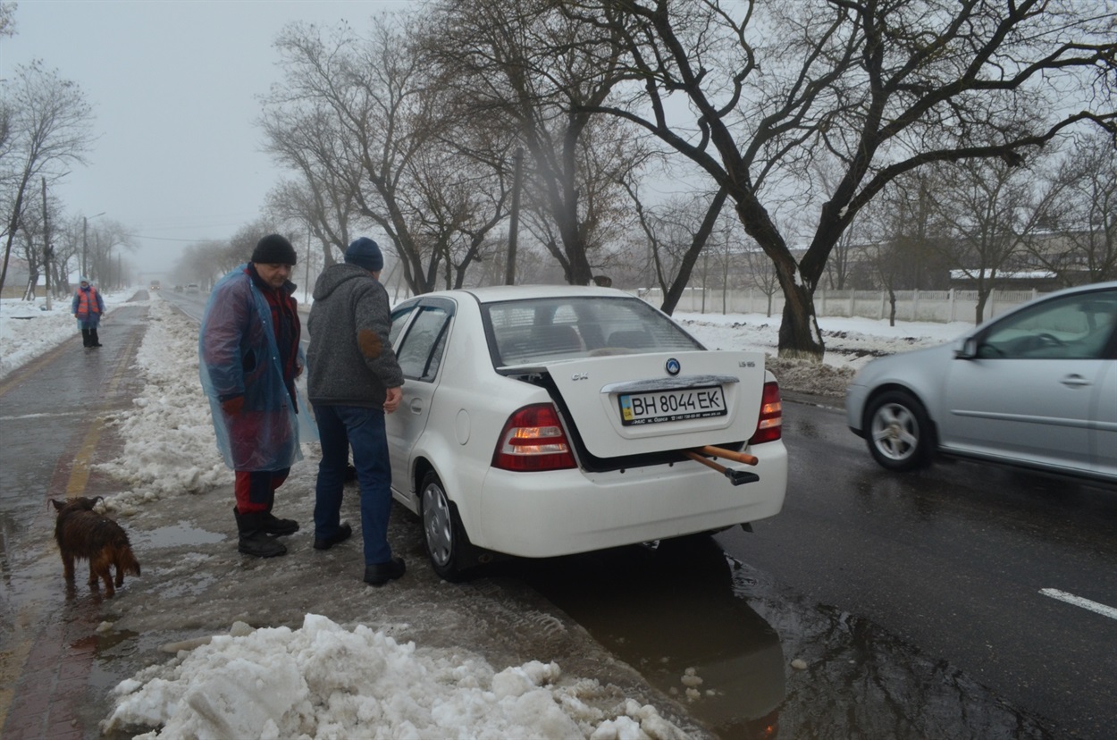 Для доставки працівників, підвіз їх на нові об'єкти використовували також машину управління з розвитку та експлуатації комунального майна 
