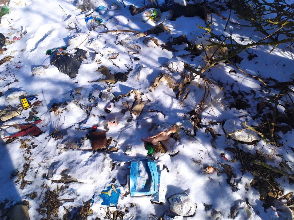 Поки сніг ще прикриває правопорушення мешканців