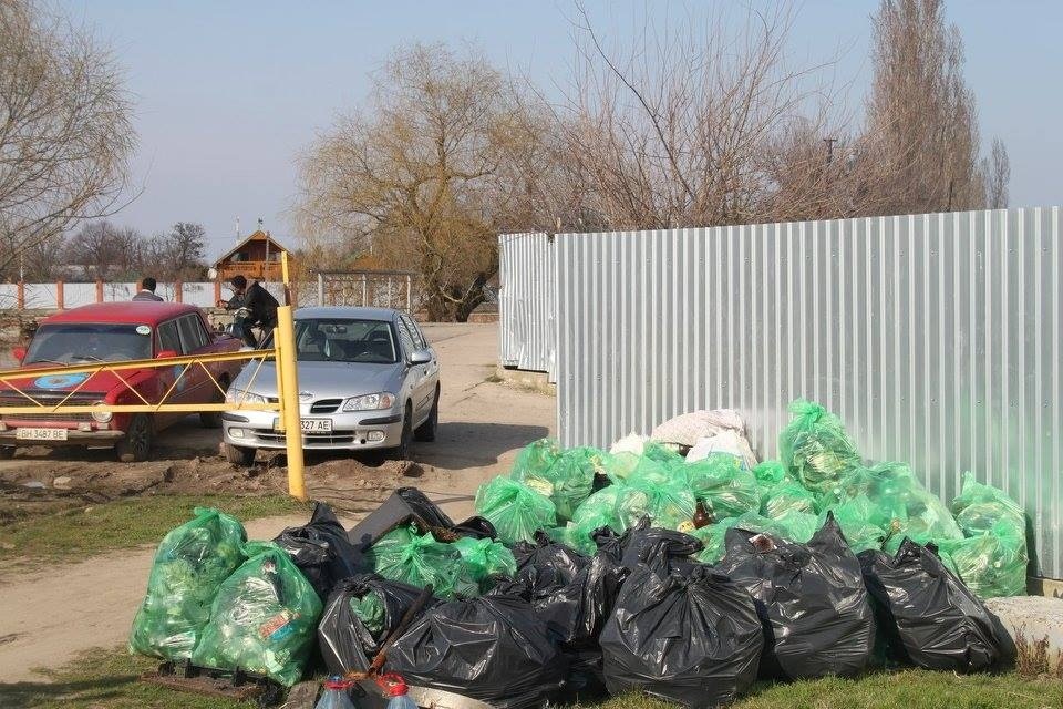 Частина сміття, зібране на березі Турунчука у 2015 році