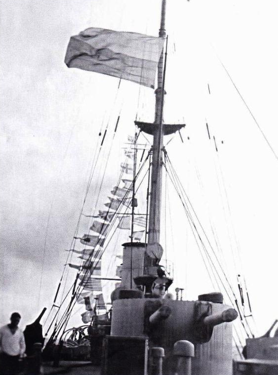 Влітку 1917 р. частина кораблів Чорноморського флоту підняла українські прапори.  Вперше це сталося на есмінці “Завидний”. Керівник української ради корабля В. Прокопович ініціював підняття прапора, але командування змусило його спустити.
