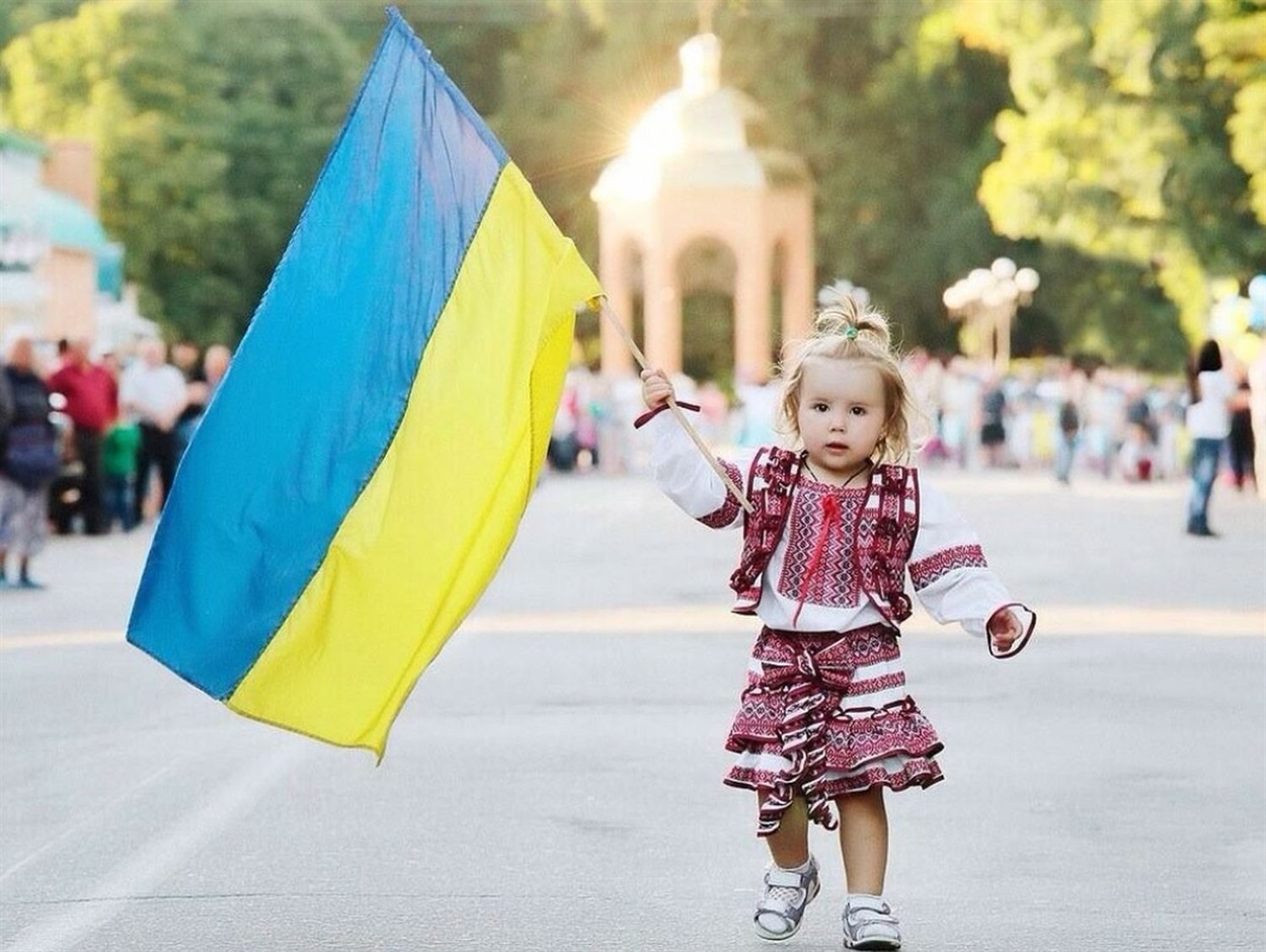 Український прапор - символ любові до рідної землі та України