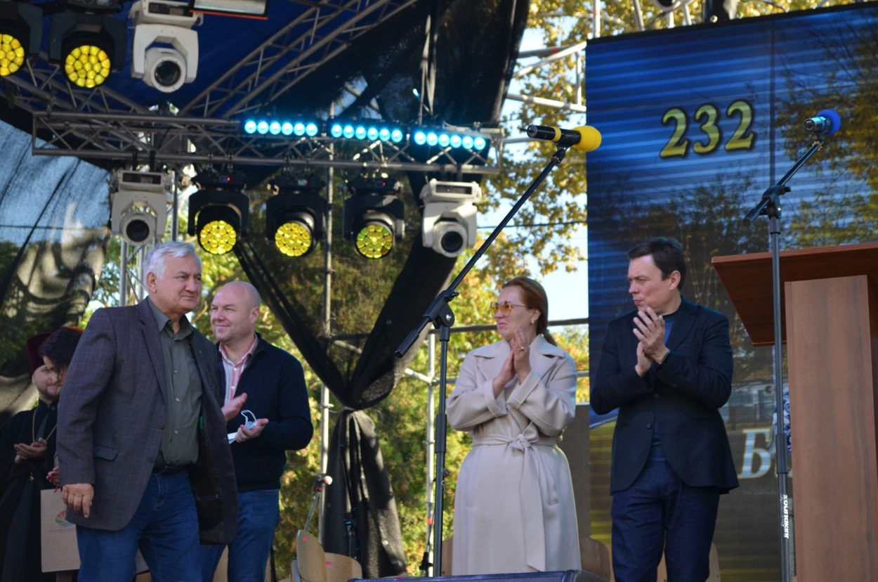 Нагороду отримує Олександр Авакян