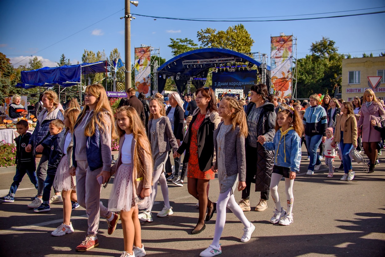 Олена Бурчу з доньками Аліною Та Каріною