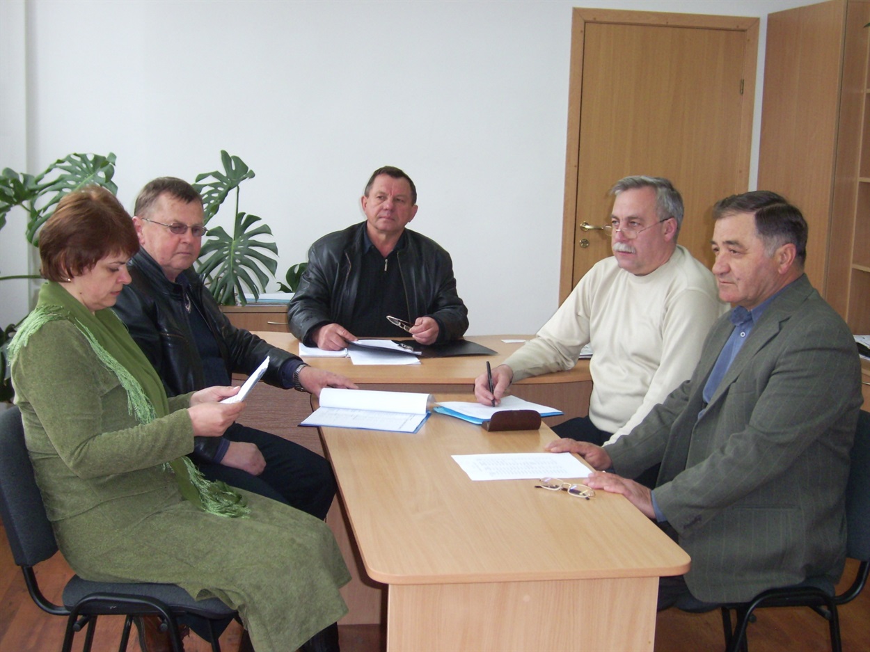 Віктор Корепанов - на чолі стола