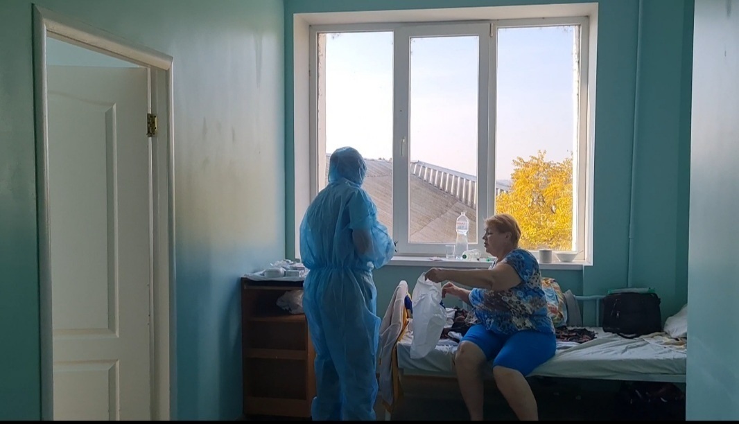 В таких умовах, для порівняння, лікували хворих у Біляївці під час пікового навантаження на заклад у хвилі поширення ковіду