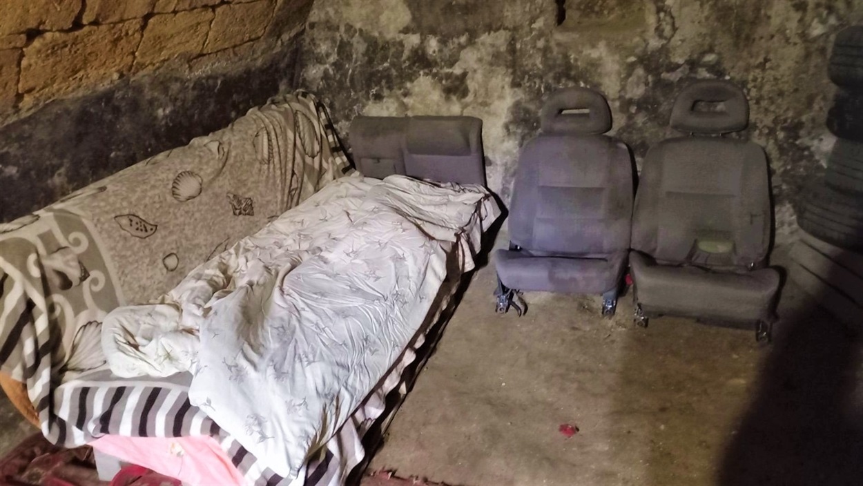 Так облаштувала родина своє укриття у погребі