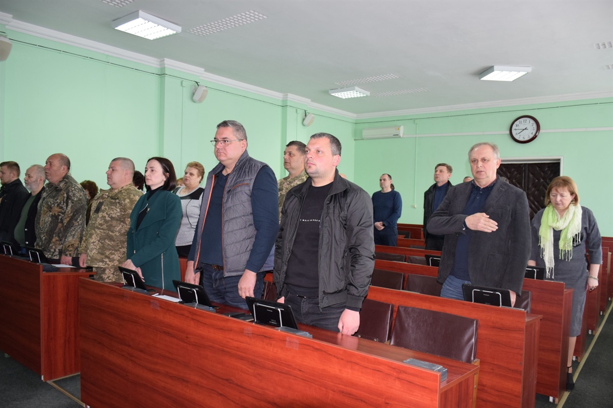 Під час сесії, лунає Гімн України