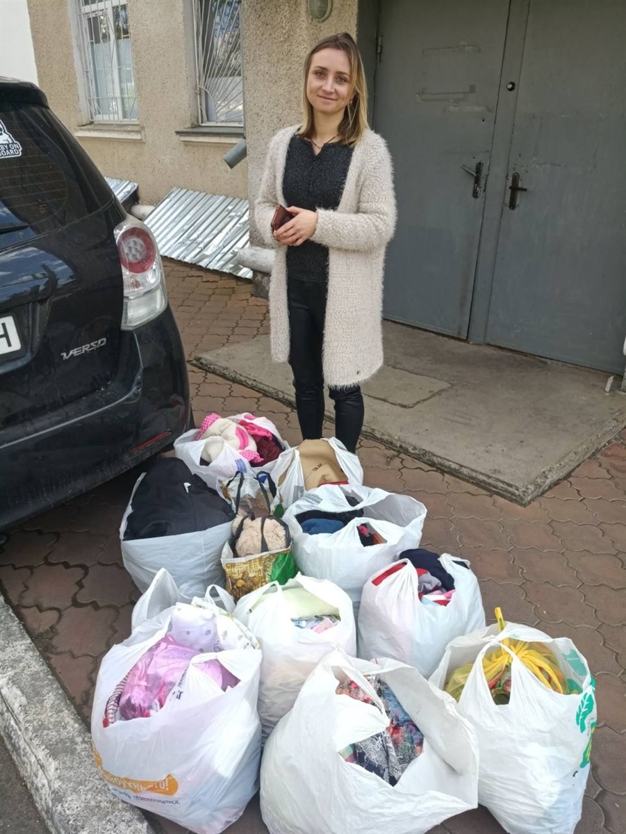 На фото лише частина речей, які зібрали біляївці для жителів Миколаєва