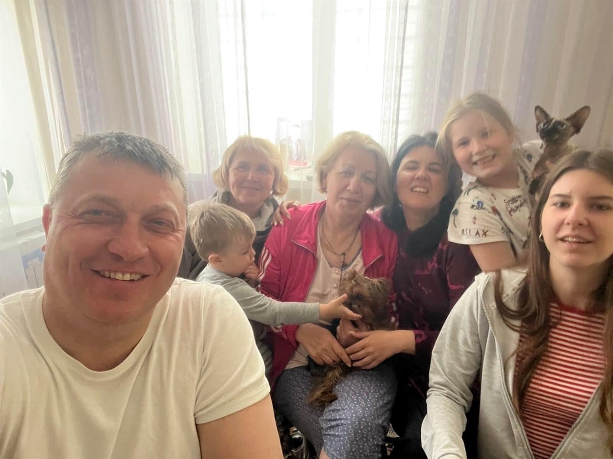 На фото "сепаратист" Ігор Плєхов і його "сепаратистський родинний актив", як жартівливо зазначив сам мер