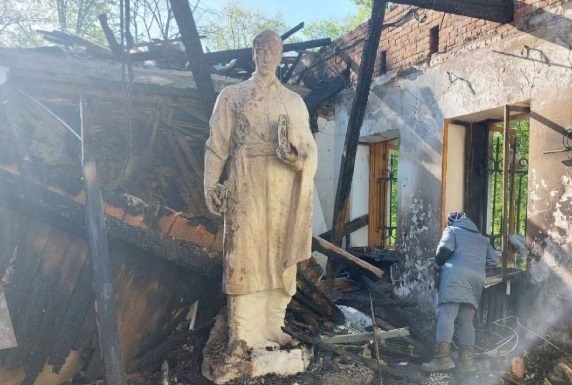 Станом на 7 травня російська армія зруйнувала або пошкодила вже майже 200 об’єктів культурної спадщини в Україні. Про це під час вечірнього відеозвернення повідомив президент України Володимир Зеленський.