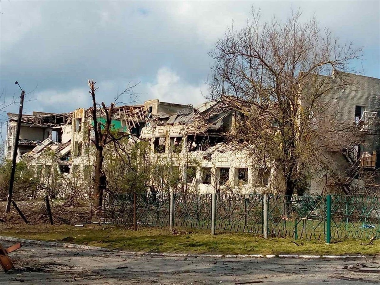 Село Олександрівку російські окупанти стирають з лиця землі
