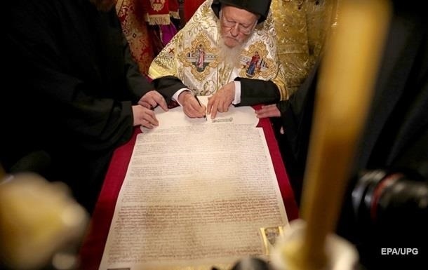 Варфоломій підписав Томос для ПЦУ. Нагадаємо, 6 січня Вселенський патріарх Варфоломій офіційно вручив підписаний Томос для Православної церкви України предстоятелю ПЦУ митрополиту Київському і всієї України Епіфанію.