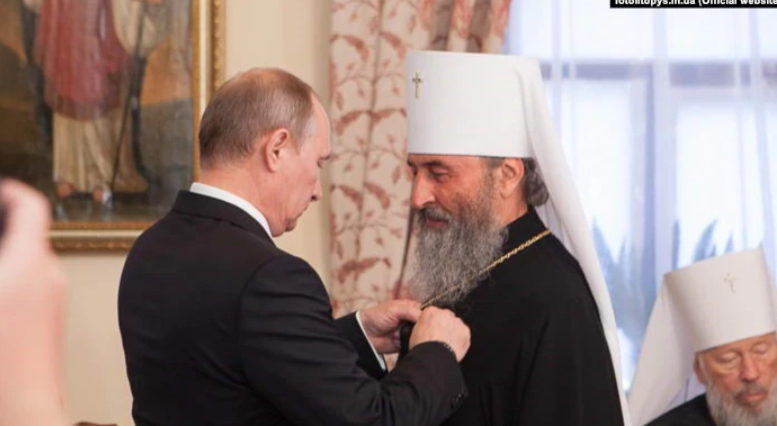 Путін нагороджує митрополита Онуфрія державною нагородою РФ, орденом дружби (липень 2013 рік)