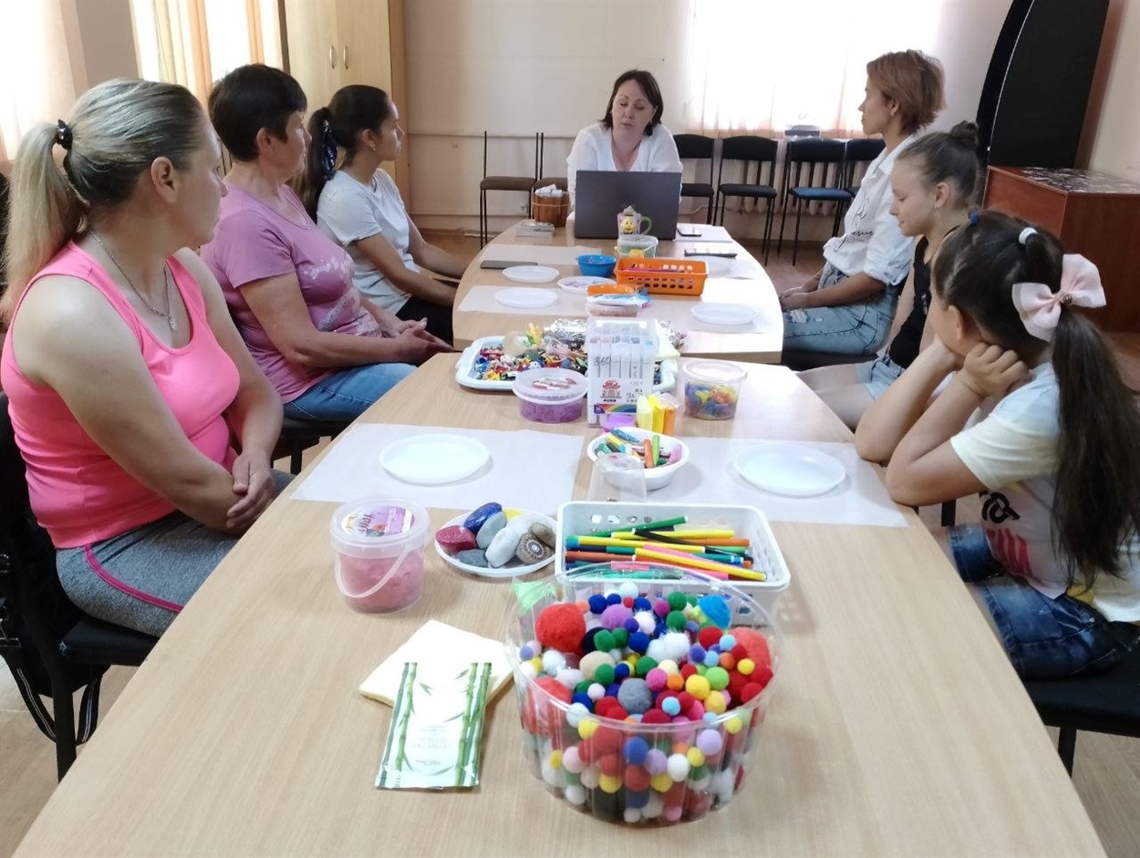 Заняття для внутрішьо переміщених осіб проводить практичний психолог Валентина Мельник
