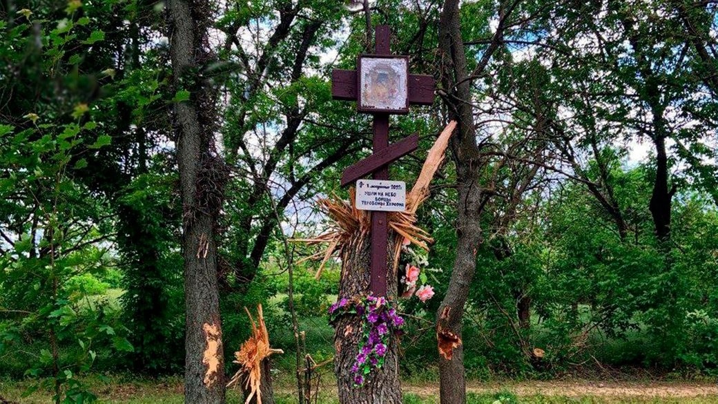 Саморобний меморіал загиблим добровольцям, які захищали Херсон