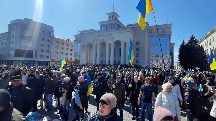 Мітинги в окупованому Херсоні, березень, 2022 рік