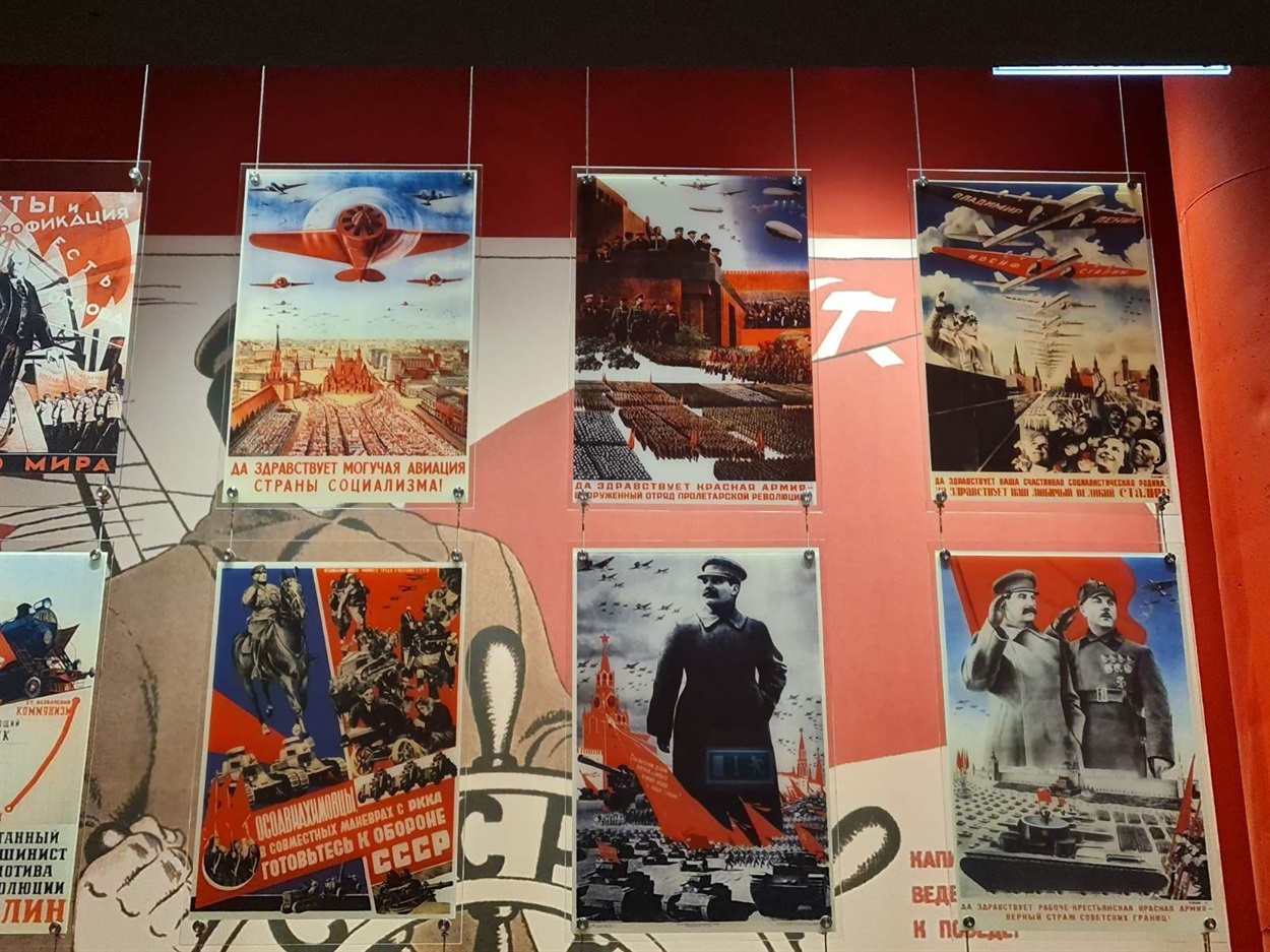 Радянські постери