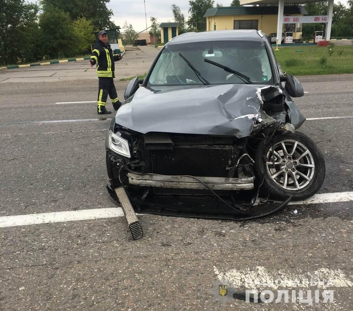 За попередніми даними, ДТП спричинив водій Audi, який не впорався з керуванням