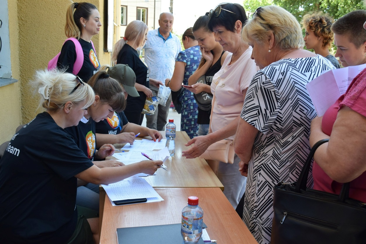 Спільна робота волонтерів та БМР для забезпечення всім необхідним переселенців, які знайшли прихисток на території Біляївської громади