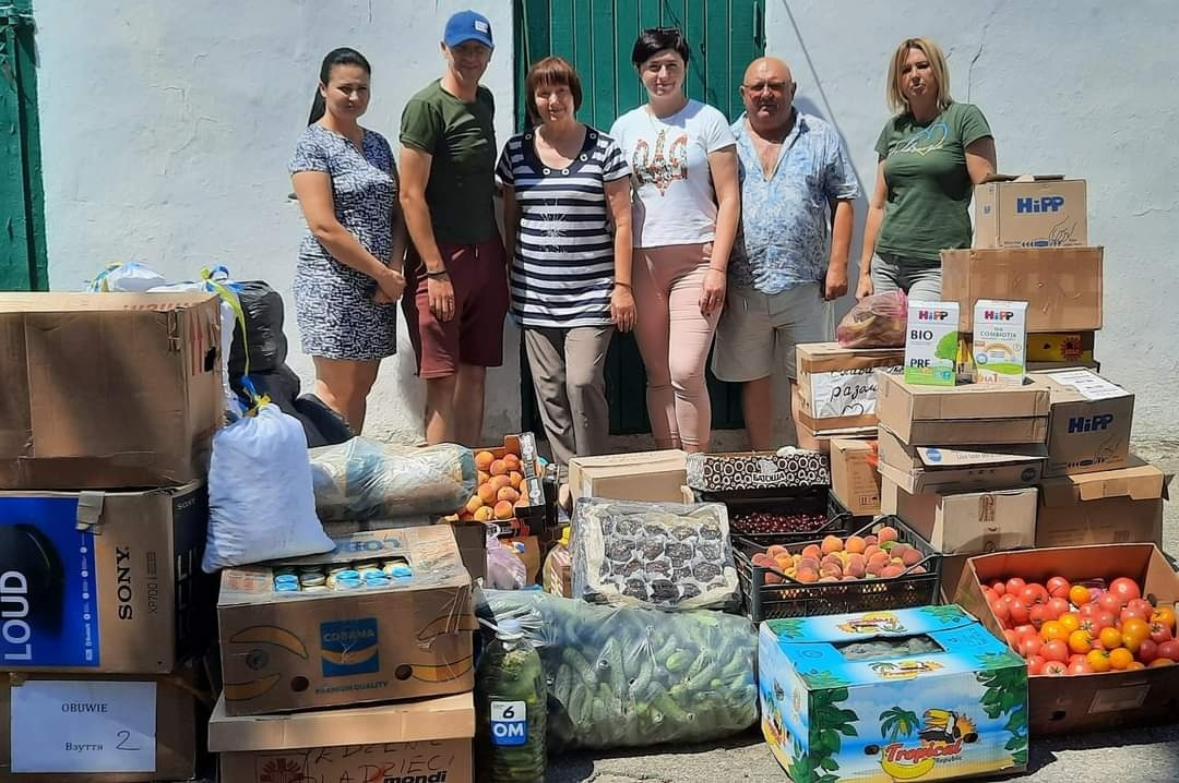 Люди діляться останнім з тим, кому ще важче. Волонтери доставляють продукти у Херсон, Миколаїв та на передову фронту