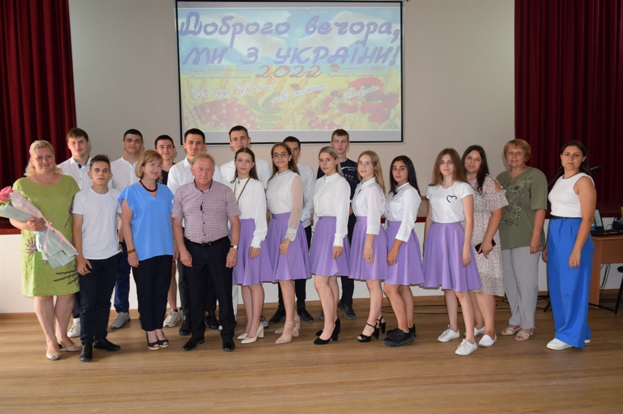 Під час вітання випускників 2022 у Біляївській ЗОШ №2