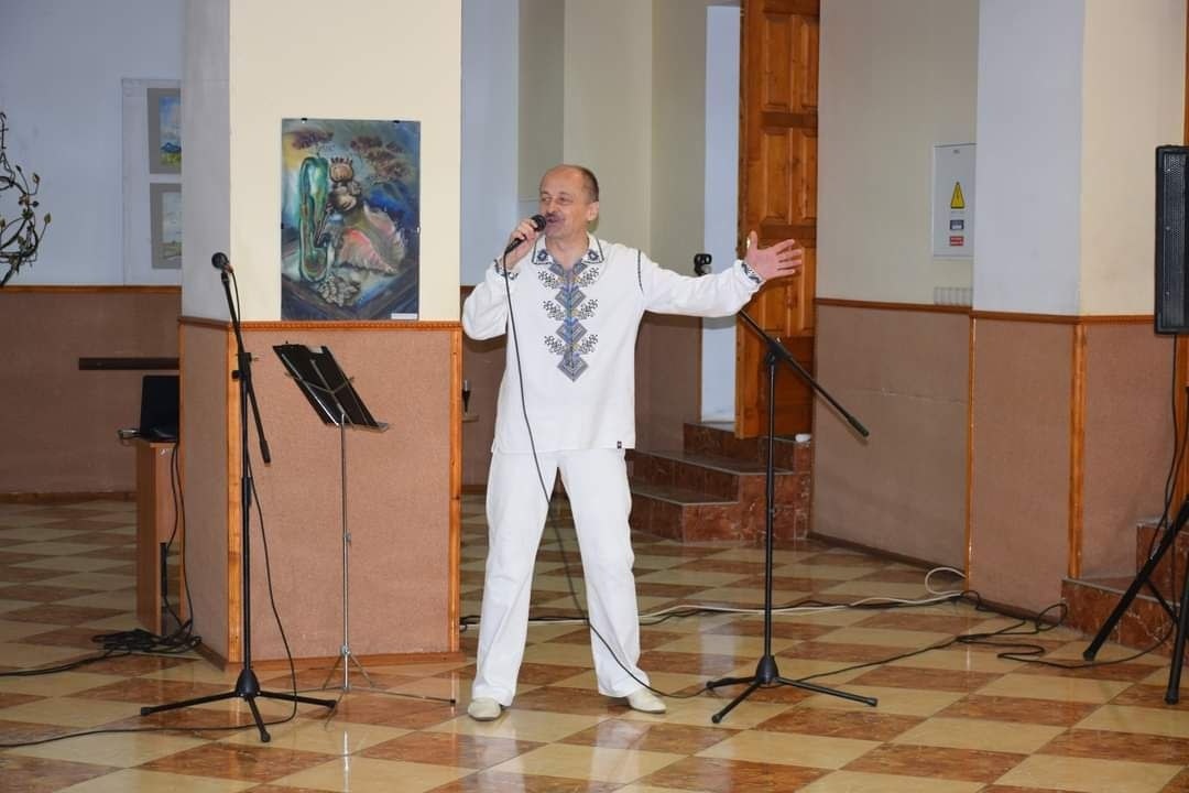 Під час художньої виставки. Біляївка. 2022