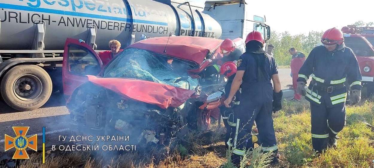 Аварія сталася за участі легкового автомобіля та вантажівки