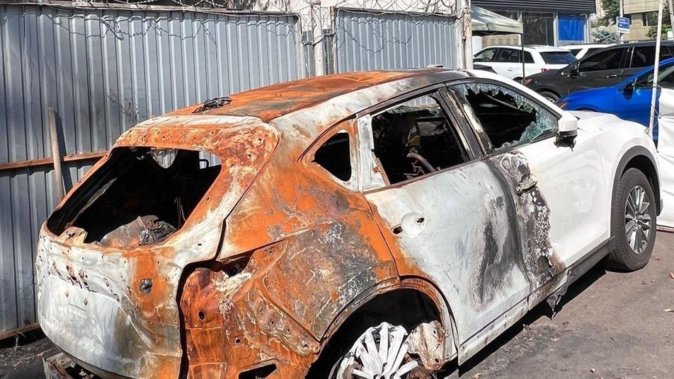 Також згоріли два автомобілі 