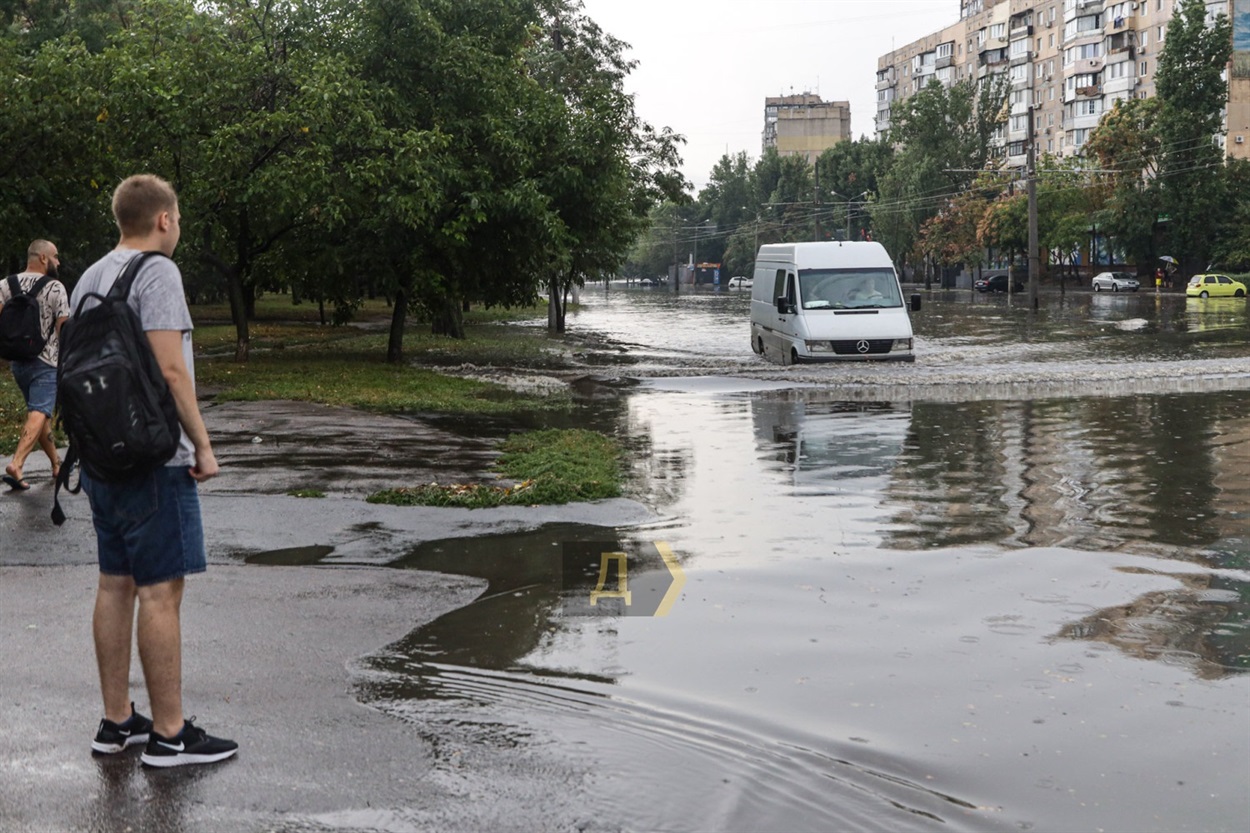 На деяких ділянках вода впала швидко, на деяких - ні 