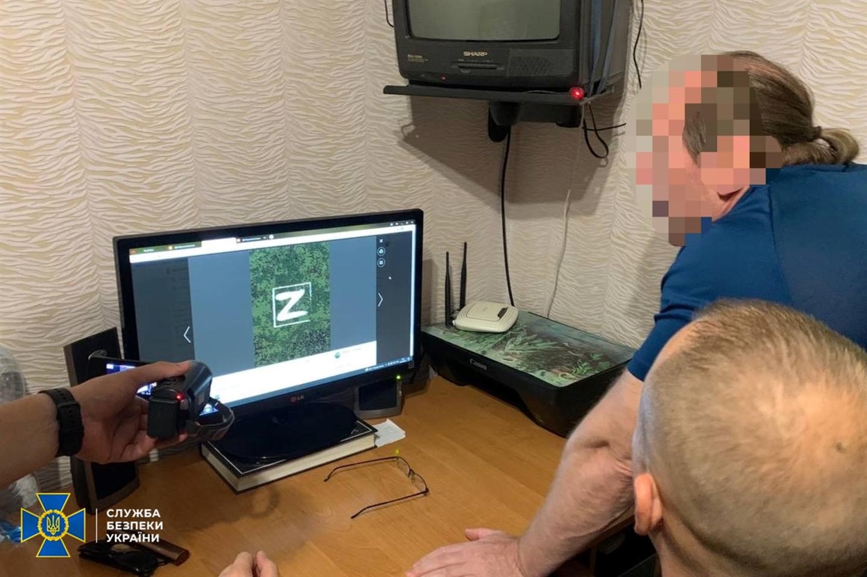 В комп'ютерах та мобільних телефонах підозрюваних знайшли докази злочину