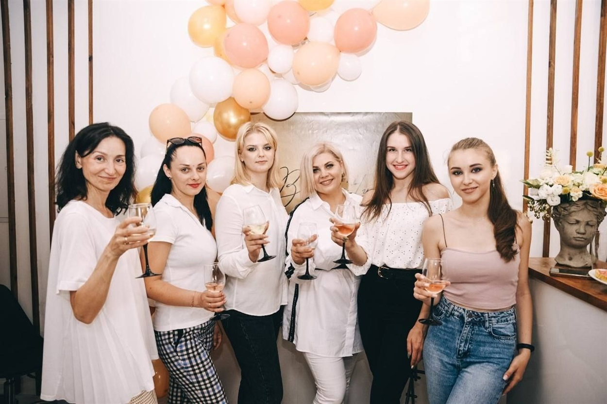 Під відкриття салону