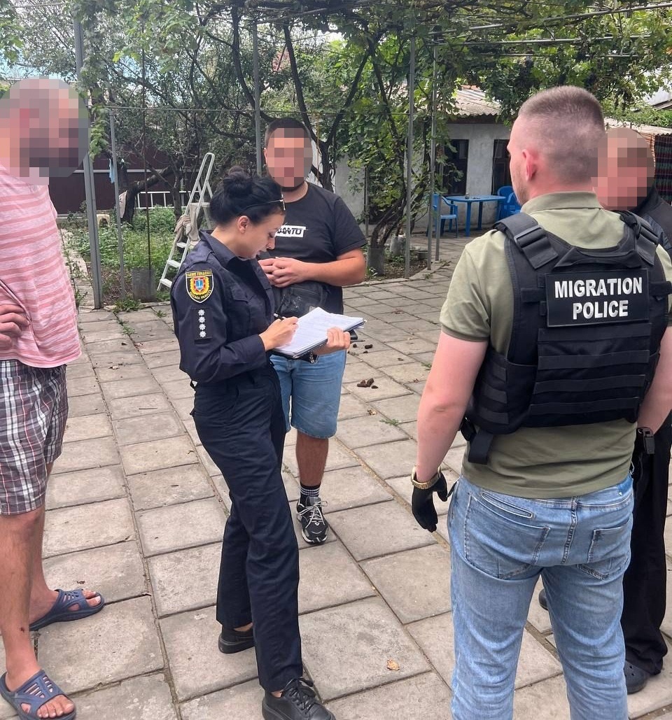 Підозрювані шукали жінок у скрутному матеріальному становищі і пропонували їм заробіток 