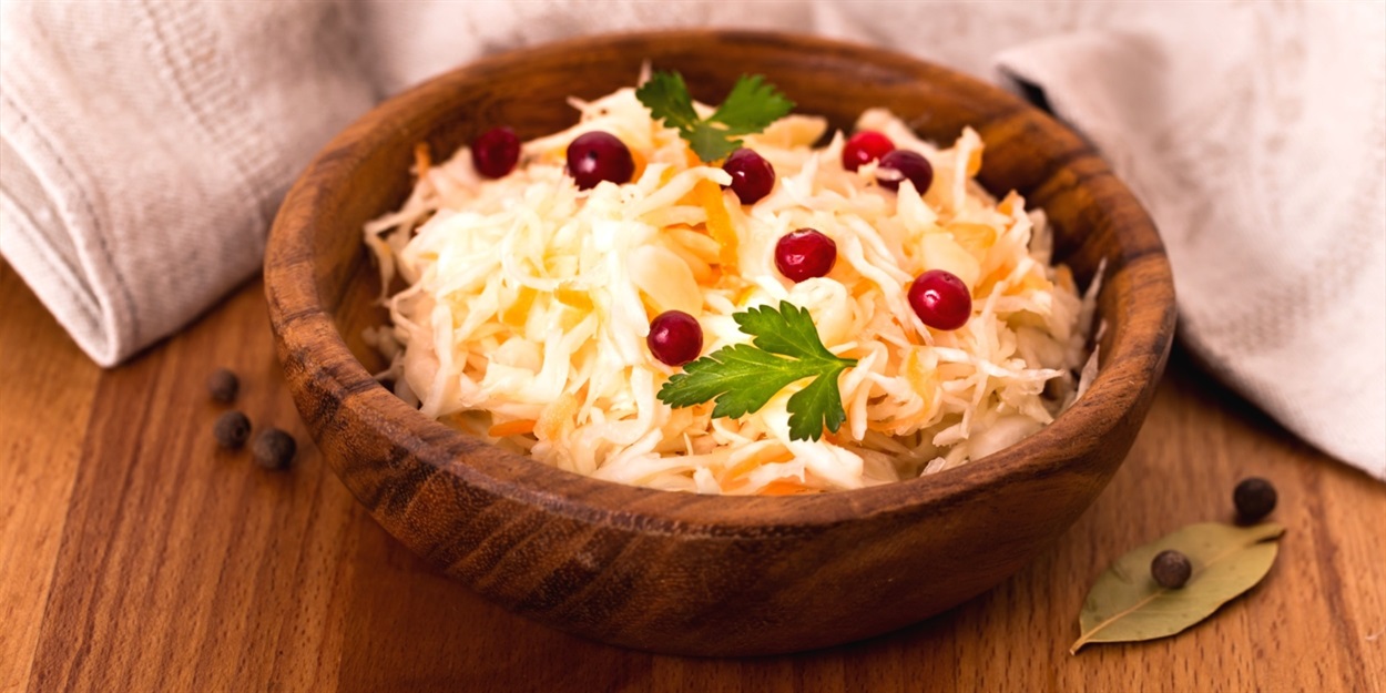 Салат з капусти маринованої