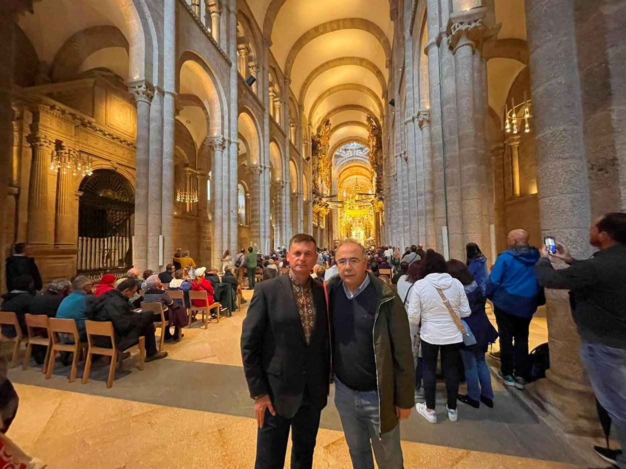 У Catedral de Santiago, разом з мером міста