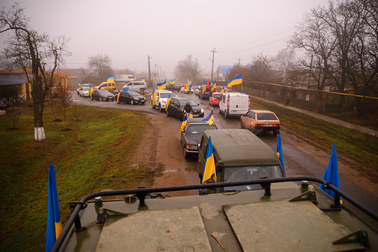В Майорах учасників автопробігу зустрічали смачною домашньою випічкою
