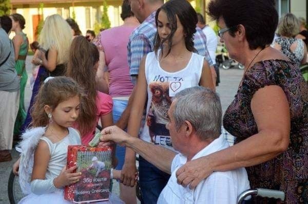Ми провели перший благодійний ярмарок у місті спільно з міською радою та молоддю міста