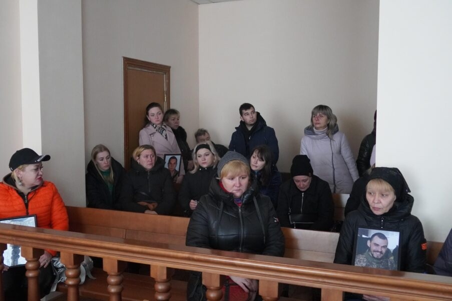Рідні загиблих захисників України під час засідання суду у справі Германа